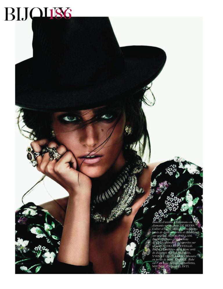 Libre Exces – Zuzanna Bijoch : Vogue Paris September 2011 : Josh Olins