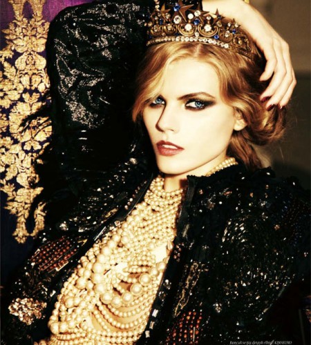 Vogue Turkey December 2010 – Maryna Linchuk by Ellen von Unwerth