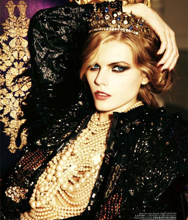 Vogue Turkey December 2010 – Maryna Linchuk by Ellen von Unwerth