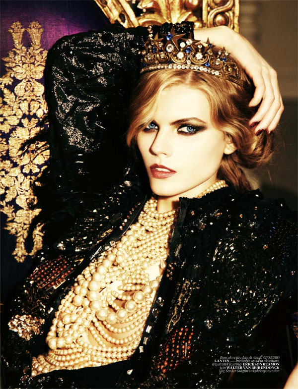 Vogue Turkey December 2010 – Maryna Linchuk by Ellen von Unwerth