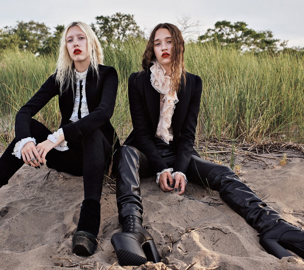 Vogue Japan December 2017 Tyg Davison and Elizabeth Davison by Steven Pan
