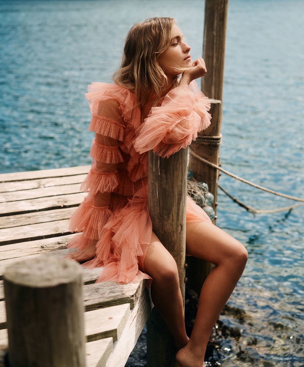 ELLE Australia November 2018 Esti van Balen by Georges Antoni